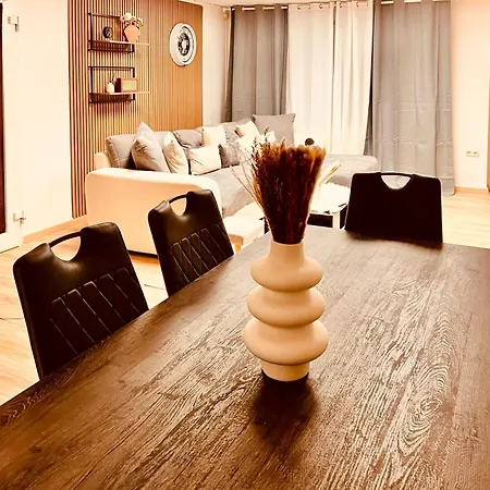 Cologne Luxe Living: Opulent Elegance Unleashed Appartement Buitenkant foto