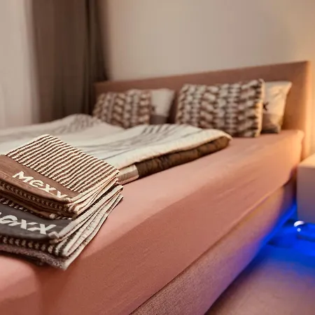 Cologne Luxe Living: Opulent Elegance Unleashed Appartement Buitenkant foto