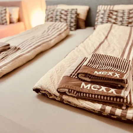 Cologne Luxe Living: Opulent Elegance Unleashed Appartement Buitenkant foto