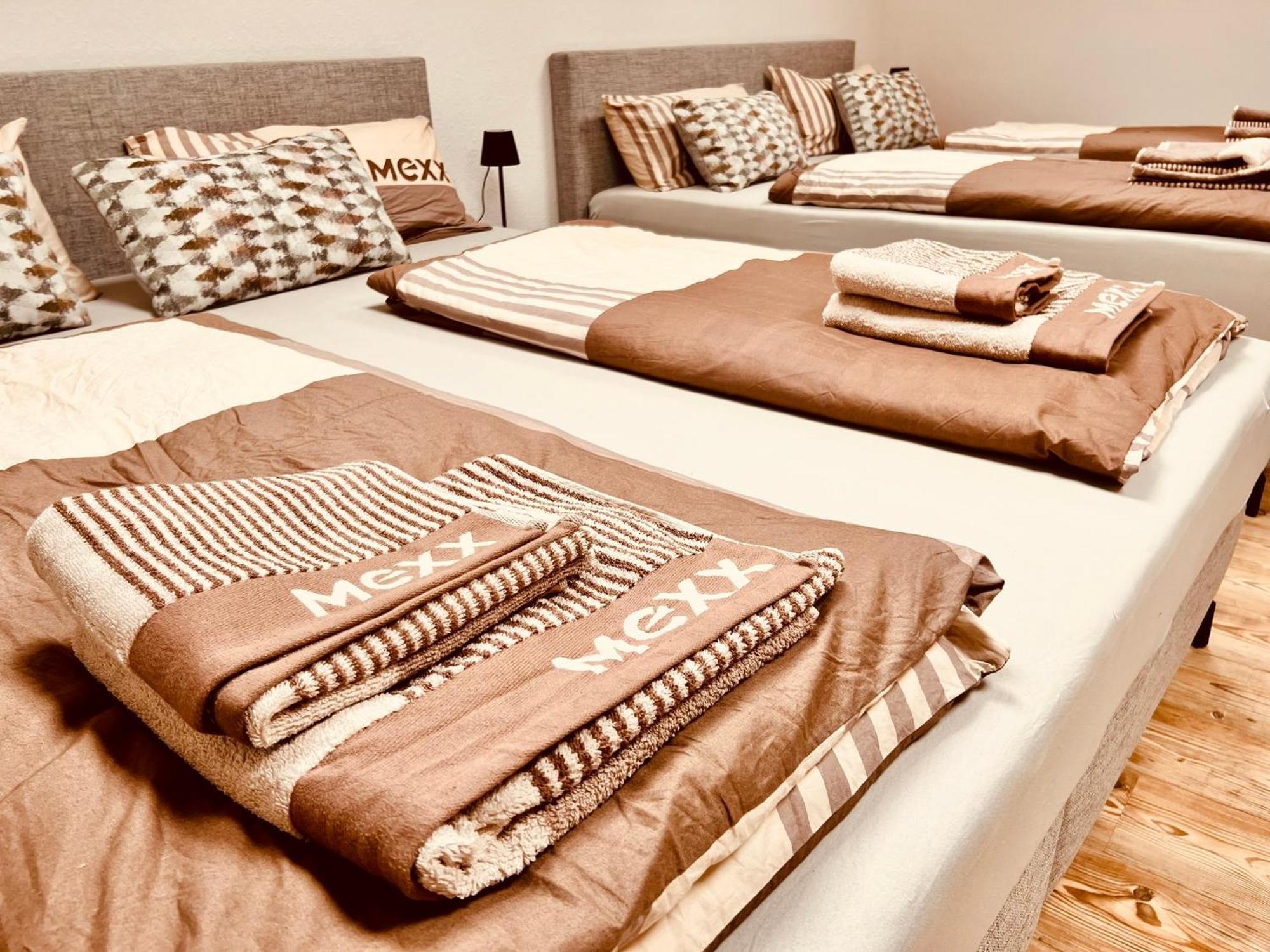 Luxe Living: Opulent Elegance Unleashed Apartment Cologne