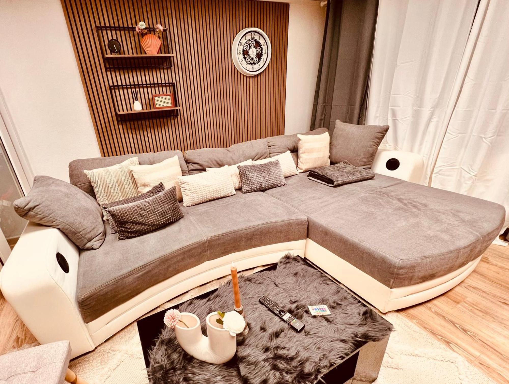 Luxe Living: Opulent Elegance Unleashed Apartment *