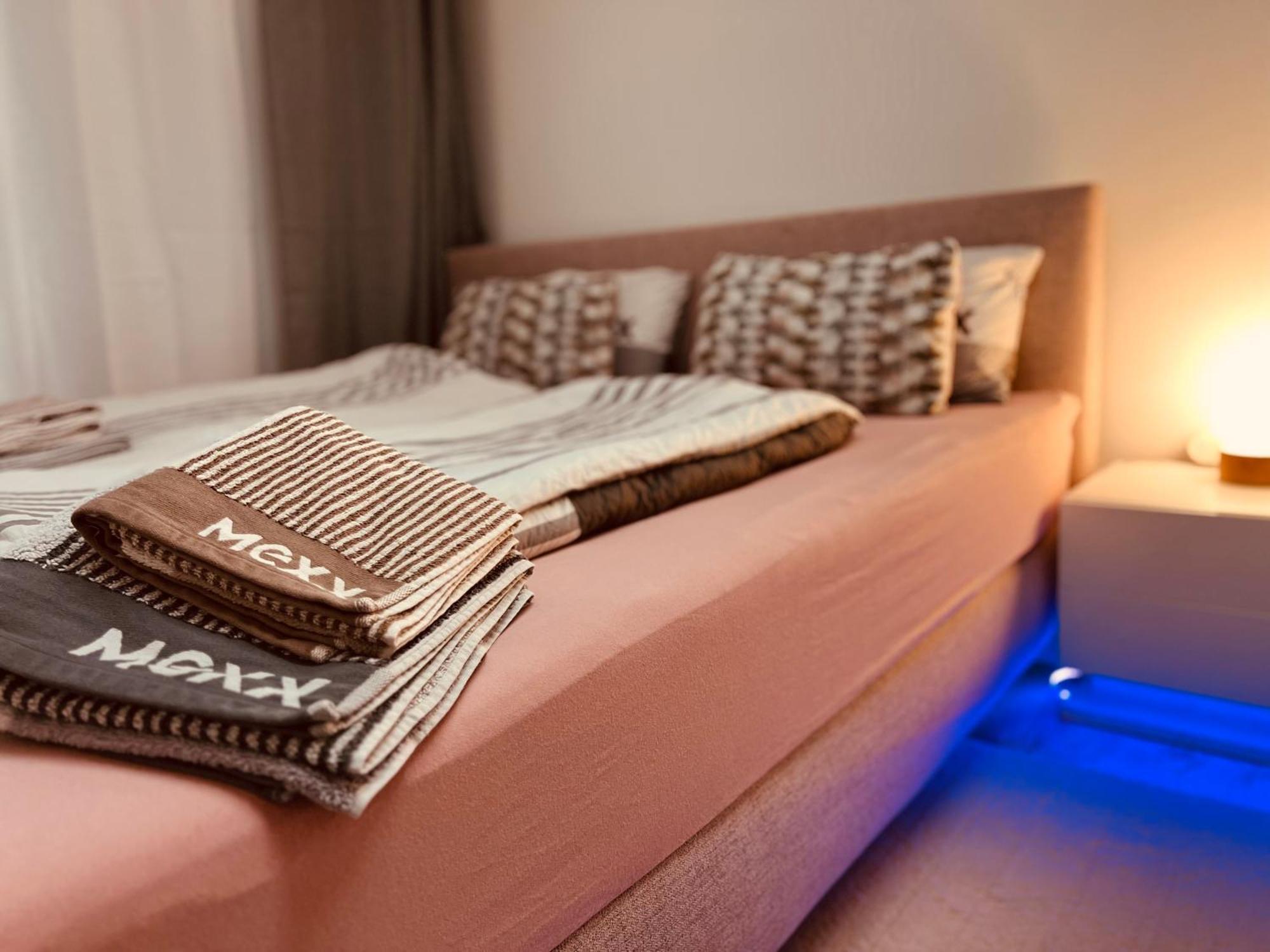 Luxe Living: Opulent Elegance Unleashed Apartment *
